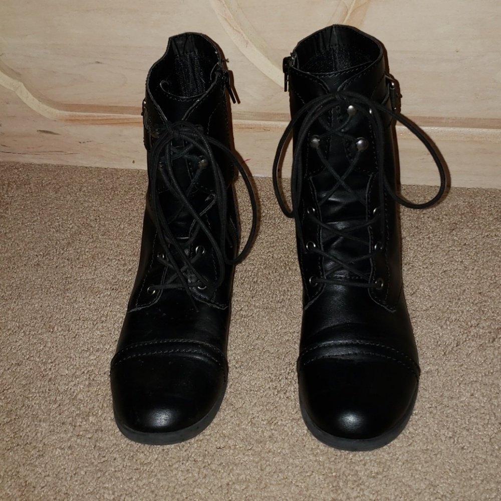 Combat boots